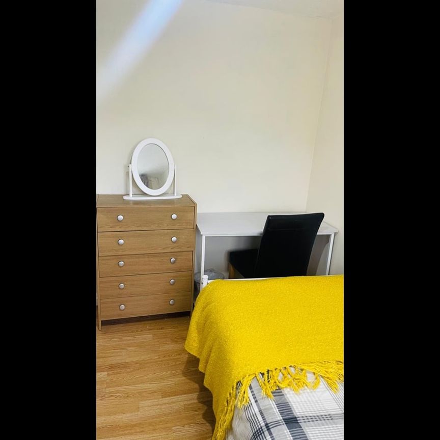 Room in a Shared House, Prince Of Wales Road, S2 - Photo 1