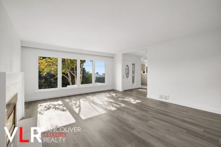 House in West Vancouver, BC - Photo 3