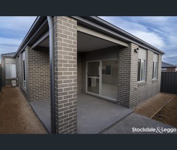 4 Dome Avenue, Donnybrook, Vic 3064 - Photo 6