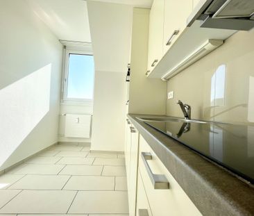 Aussicht über Basel! Moderne 2.5-Zimmer-Maisonette-Dachwohnung 80m2 - Foto 1