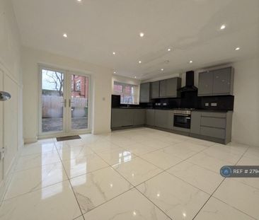 4 bedroom end of terrace house to rent - Photo 5