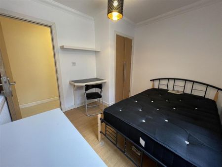 3 bedroom apartment to rent - Photo 3