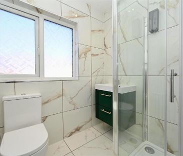 21 Ebor Parade, Belfast, BT12 6NS - Photo 2