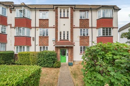 Flat to rent - Amblecote Road, London, SE12 - Photo 2