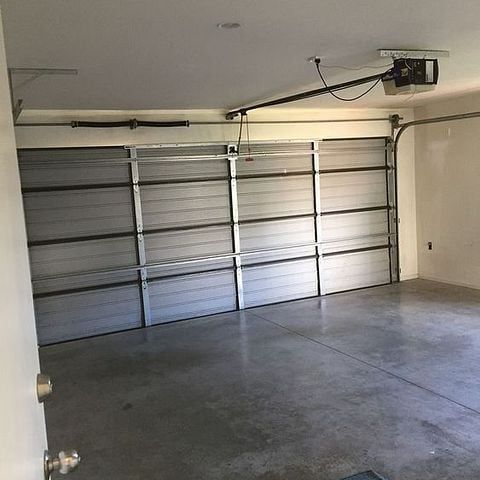 3 Bedroom house with double garage in Waiwhetu - Photo 1