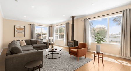 Spacious Family Home with Garage - Unbeatable Location - Photo 2