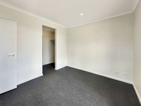 Well Appointed Low Maintenance Home - Photo 3