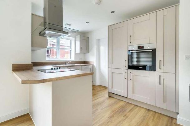 Taylor Lane, Preston, PR4 - Photo 1