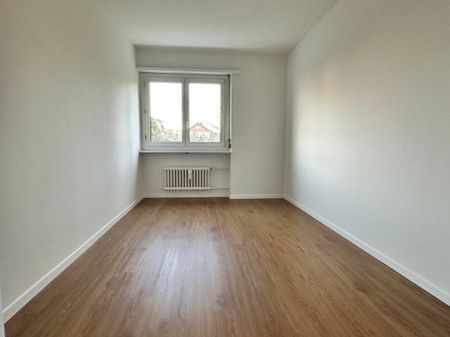 Teilsanierte 4.5 Zimmer-Wohnung an ruhiger Lage - Photo 2