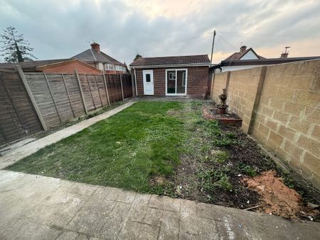 Vicarage Farm Road, Hounslow - Photo 5