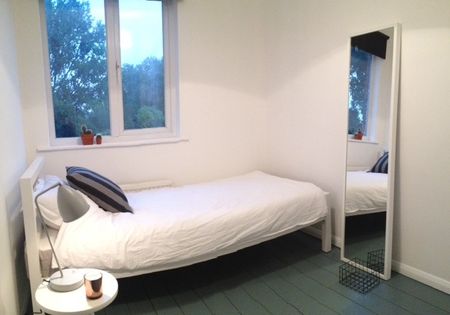 4 Bed Semi-Detached House, Edwins Mead, E9 - Photo 3