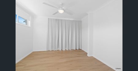 Spacious Four/Five Bedroom Home with Pool in Prime Palm Beach Location - Photo 3