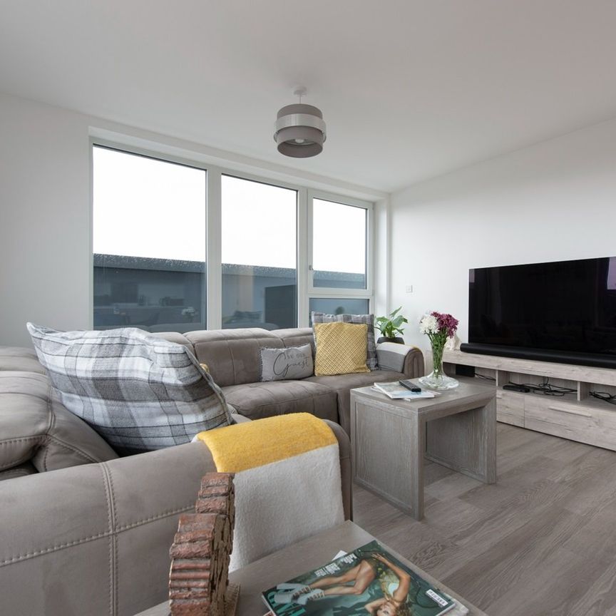 2 Bed Penthouse, Perkyn House, N4 - Photo 1