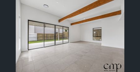 Brand-New Luxury Smart Home in Gledswood Hills' Prestigious Norman Estate! - Photo 2