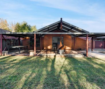 Central Thurgoona Hidden Gem! A MUST SEE!! - Photo 2