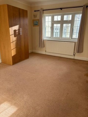 3 bedroom apartment to rent - Photo 4