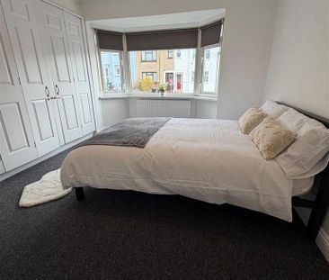 1 bedroom in a house share to rent - Photo 4