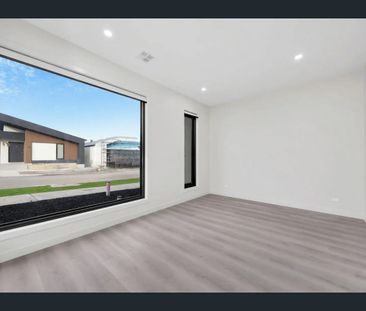 WHERE SOPHISTICATION MEETS PRIME LOCATION!!! - Photo 5