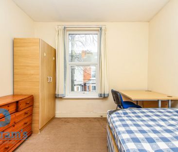 6 bed Semi-Detached House for Rent - Photo 5