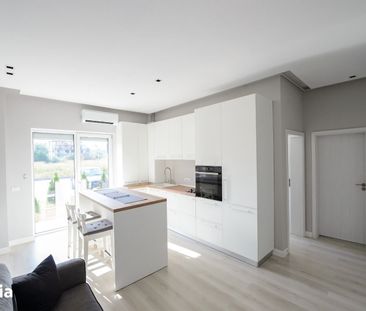 Apartament de închiriat – Mamaia Nord, lângă plajă, cu terasă - Photo 6