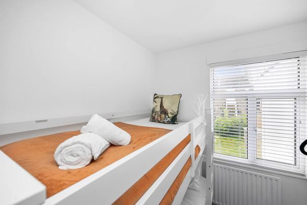 Totland Road - Photo 1
