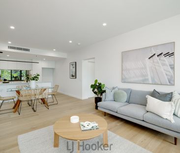 LUXURY LAKESIDE LIVING - Photo 2