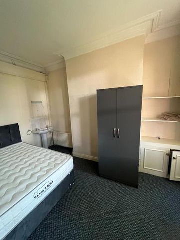 September Start Date, 116 Stranmillis Road, Serviced Rooms, Belfast, BT9 5AE - Photo 4