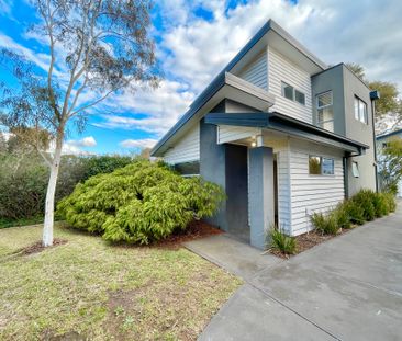 MODERN STYLISH 2 BEDROOM TOWNHOUSE - Photo 6