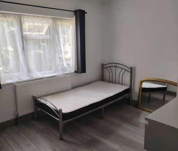 Room in a Shared House, Norbury Avenue, CR7 - Photo 4