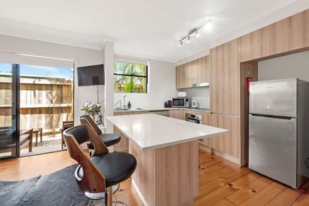 Fully Furnished Renovated Studio Apartment - Photo 4