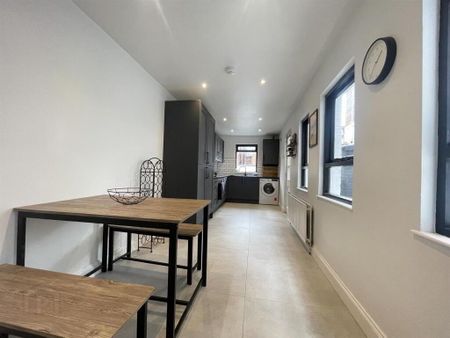 12 Adelaide Avenue, Lisburn Road, Belfast, BT9 7FY - Photo 3