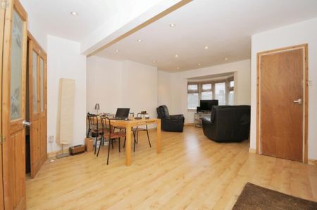Slades Drive, Chislehurst BR7, London - Photo 2