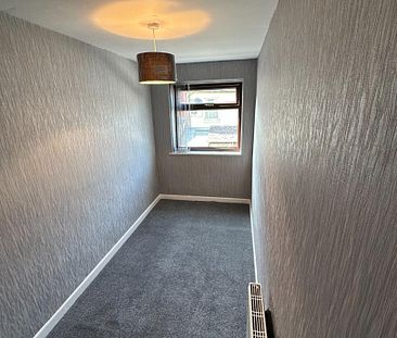 Lynwood Avenue, Darwen - Photo 2