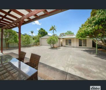 Renovated Home with 4 Car Garage + separate teenagers retreat - Photo 4