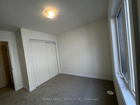 Townhouse For Lease | X8134278 - Photo 3