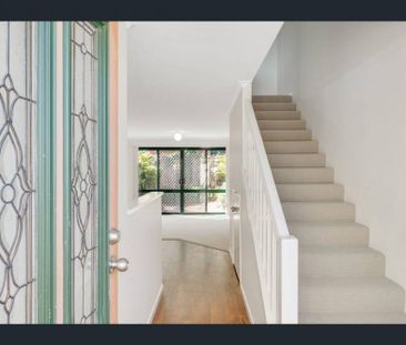 Perfectly Positioned Townhouse Just Steps From the CBD - Photo 2