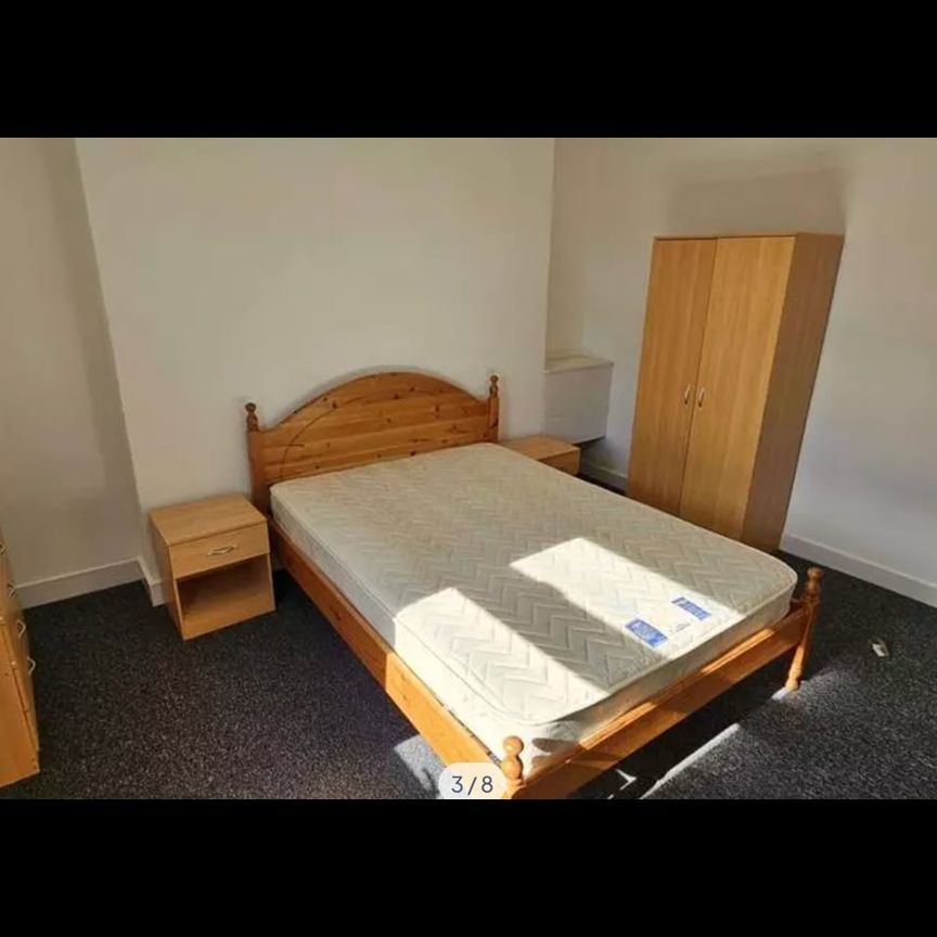 2 Bed Flat, Wellington Street, LU1 - Photo 1