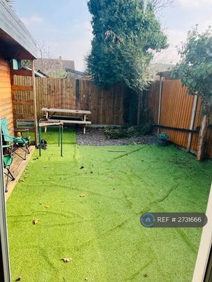 1 bedroom in a house share to rent - Photo 1