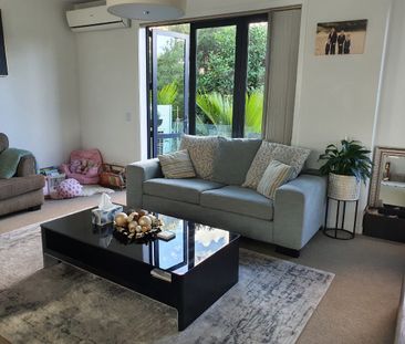 Modern Townhouse in Flat Bush - Photo 1