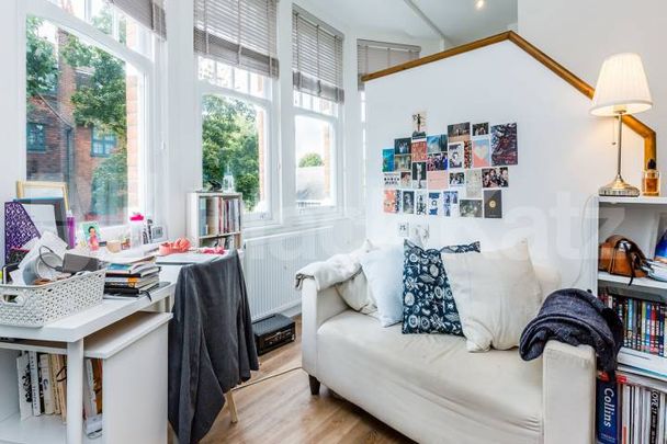 Self-contained modern Studio located in Muswell Hill close to amenities - Photo 1