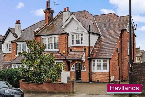 Old Park Ridings, London, N21 - Photo 1