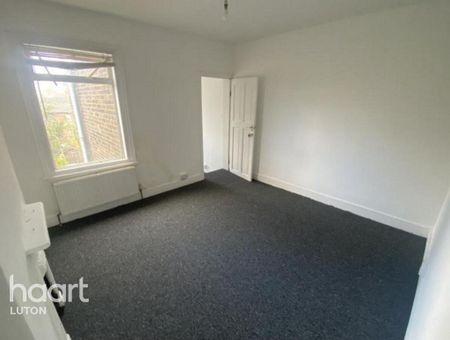 3 bedroom end of terrace house to rent - Photo 2