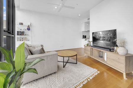 Modern 2 Bedroom Apartment for Rent - Photo 3