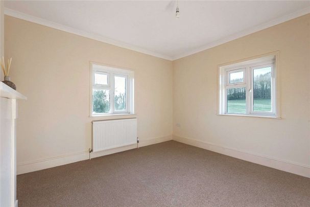 Semi-detached character cottage in a rural position in Braishfield. - Photo 1