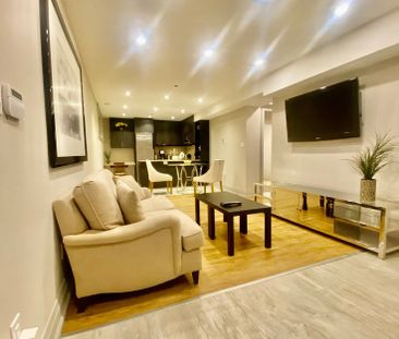 Lawrence Avenue West - Photo 2