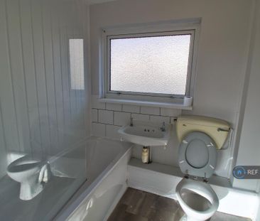 2 bedroom semi-detached house to rent - Photo 6