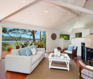 4 Bedroom Deep Waterfront Home - Photo 4