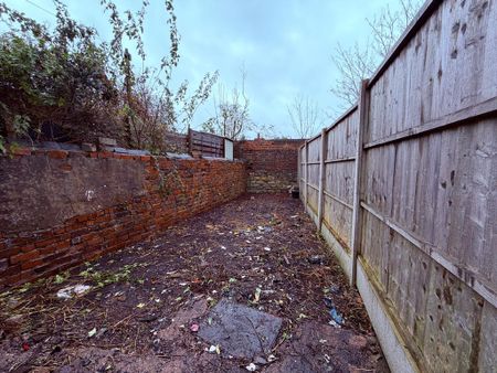 3 Bedroom Mid Terrace For Rent - Photo 3