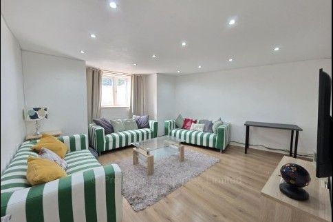 10 Bedroom House in Headingley - Photo 1
