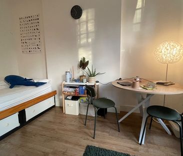 Studio Flat, Avonmore Road, W14 - Photo 1